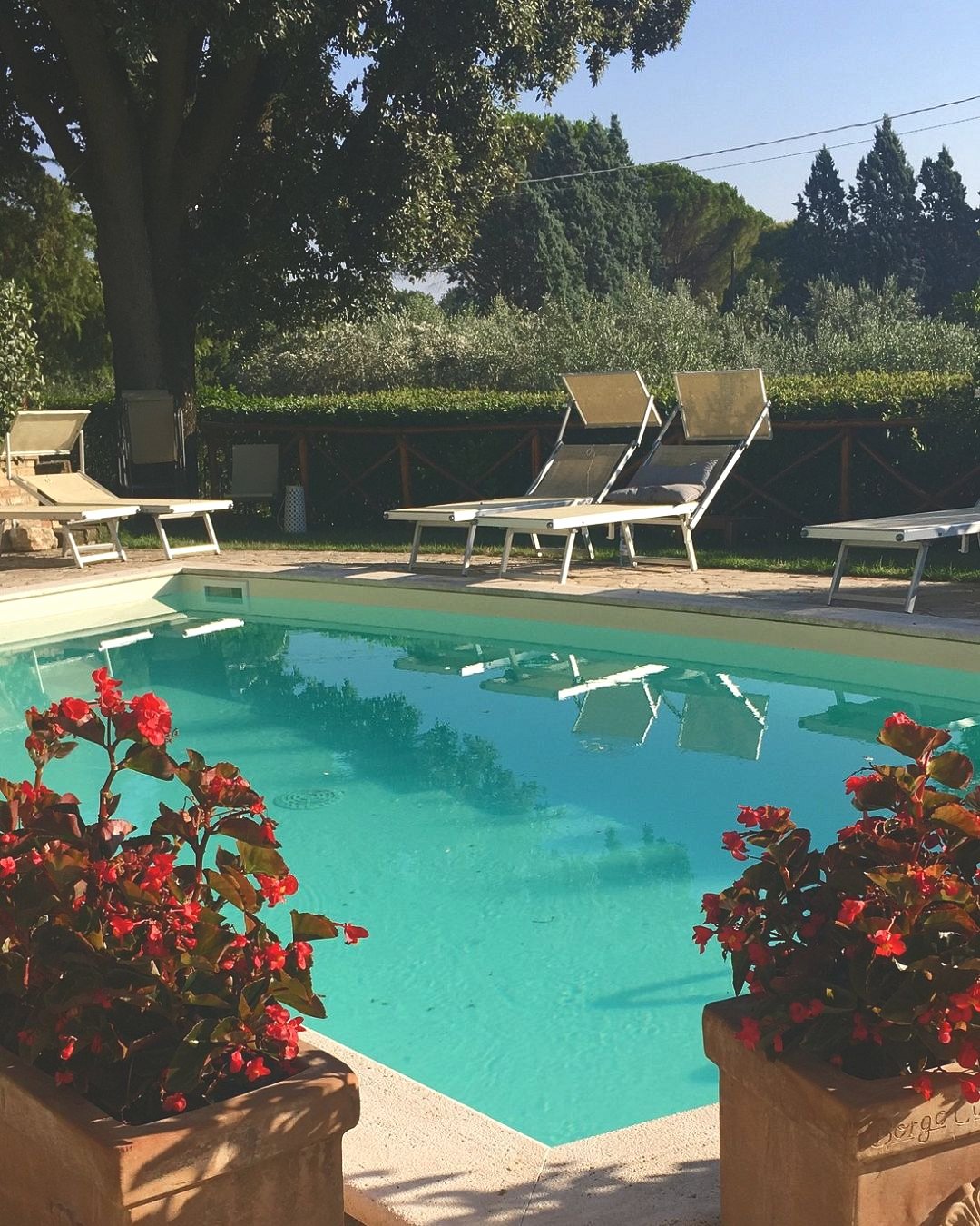 Corte e piscina panoramica di BorgoCuore